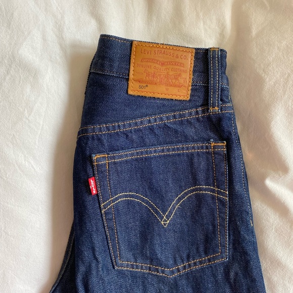 LEVIS 501 FULL LENGTH STRAIGHT LEG JEANS BNWOT - Picture 2 of 3
